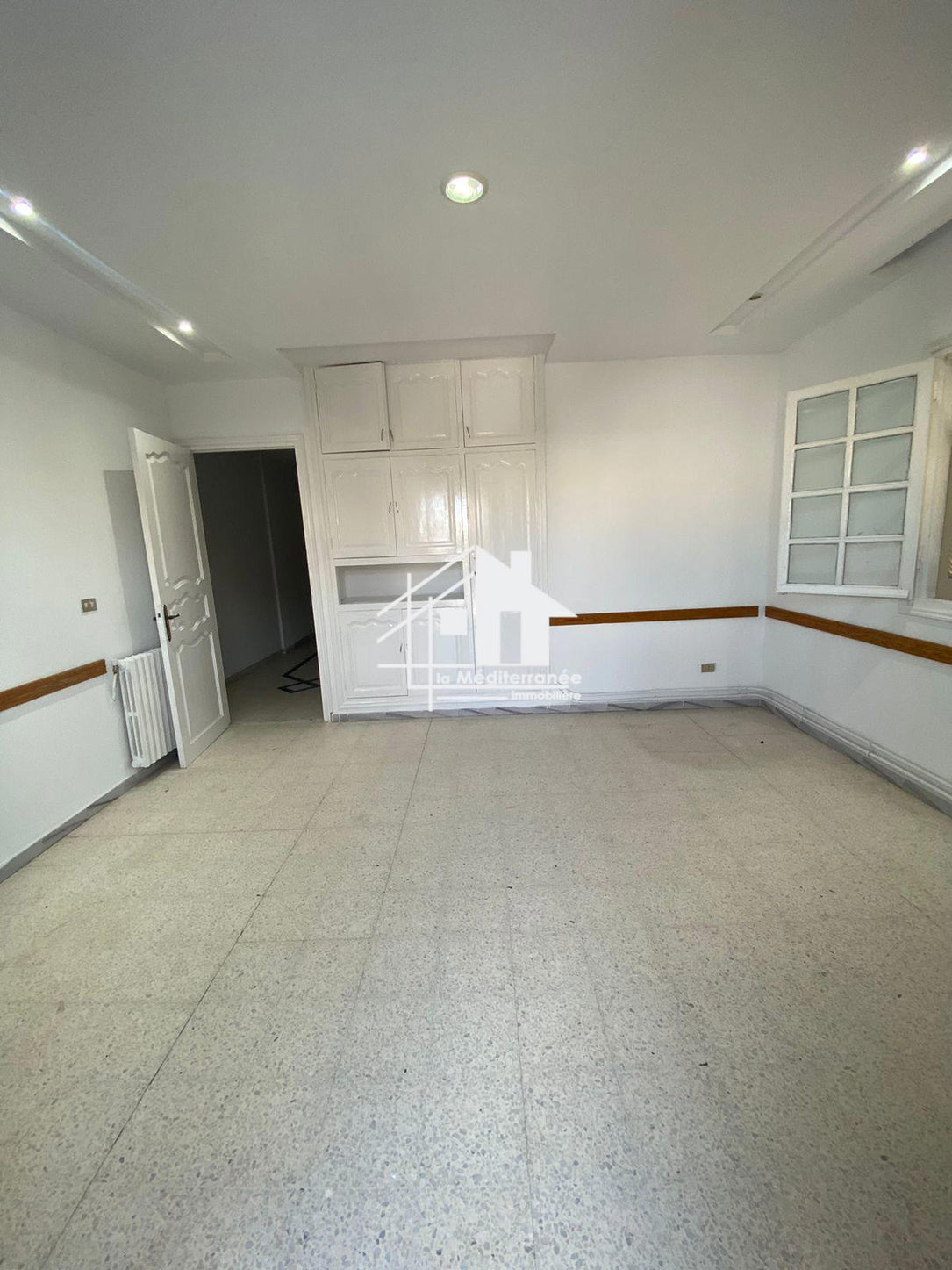 A louer un étage de villa H+2 à un usage bureautique au bardo