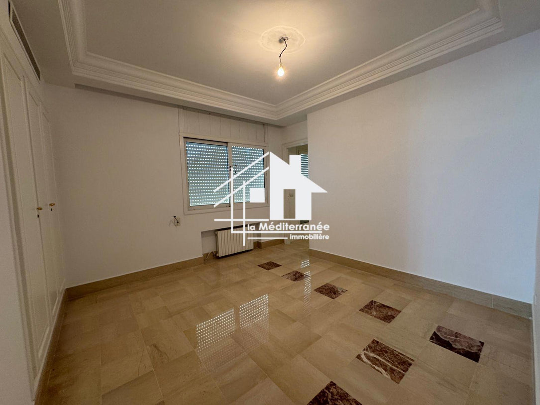 A louer une magnifique villa de maitre S+6