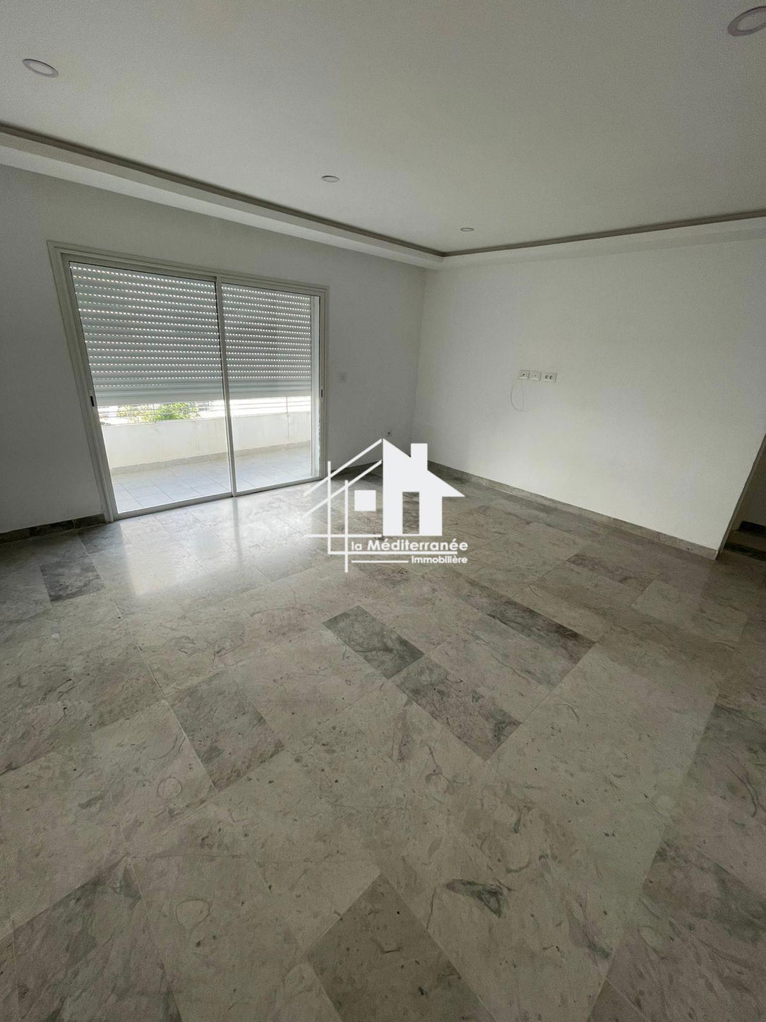 A louer appartement S+3 hst  à manouba
