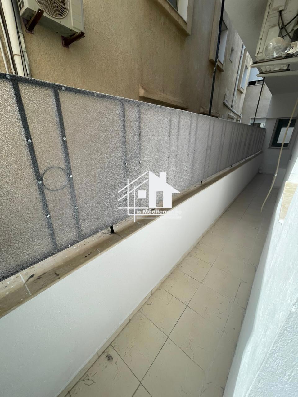 A louer étage de villa s+3  au bardo lahnaya