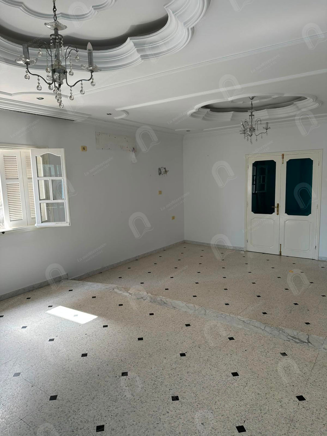 A louer un étage de villa S+3 situé au 1er étage