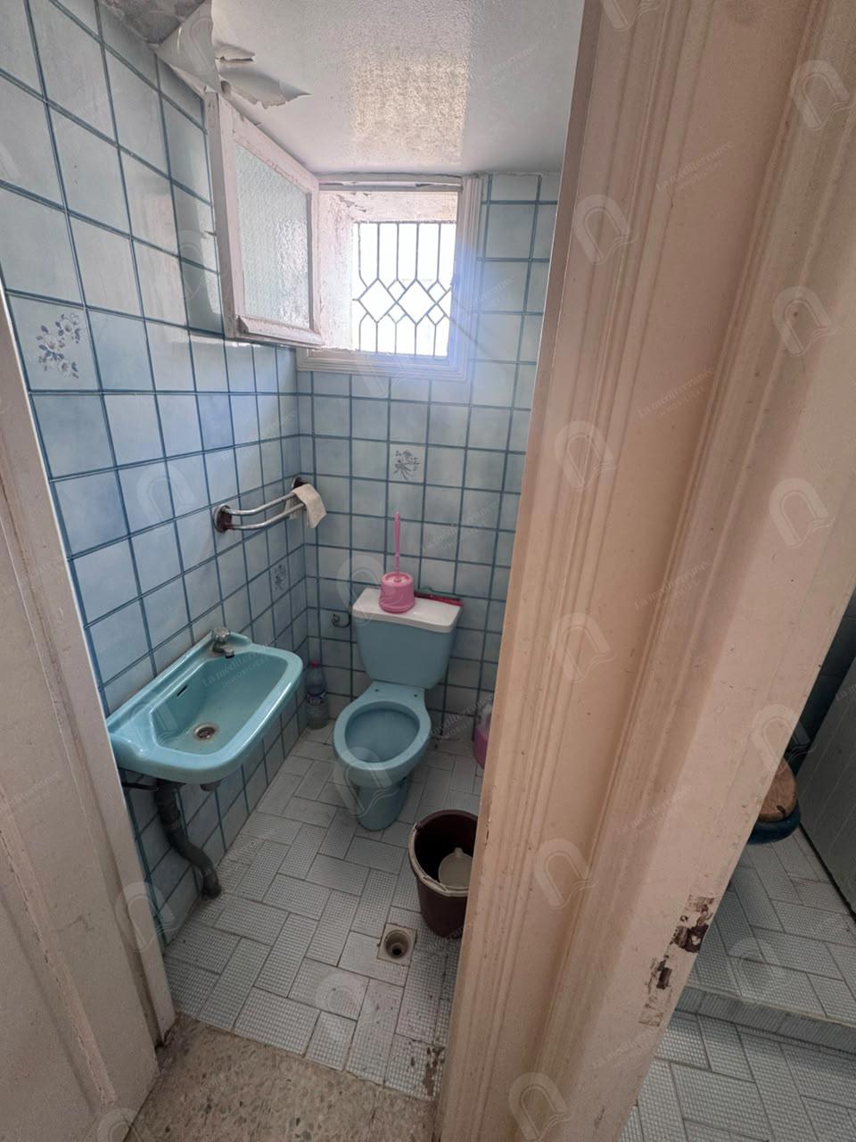 A vendre une villa d'angle sur deux niveau