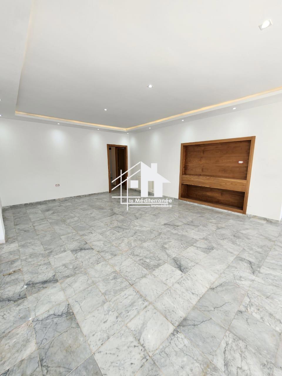 A louer étage de villa à la soukra