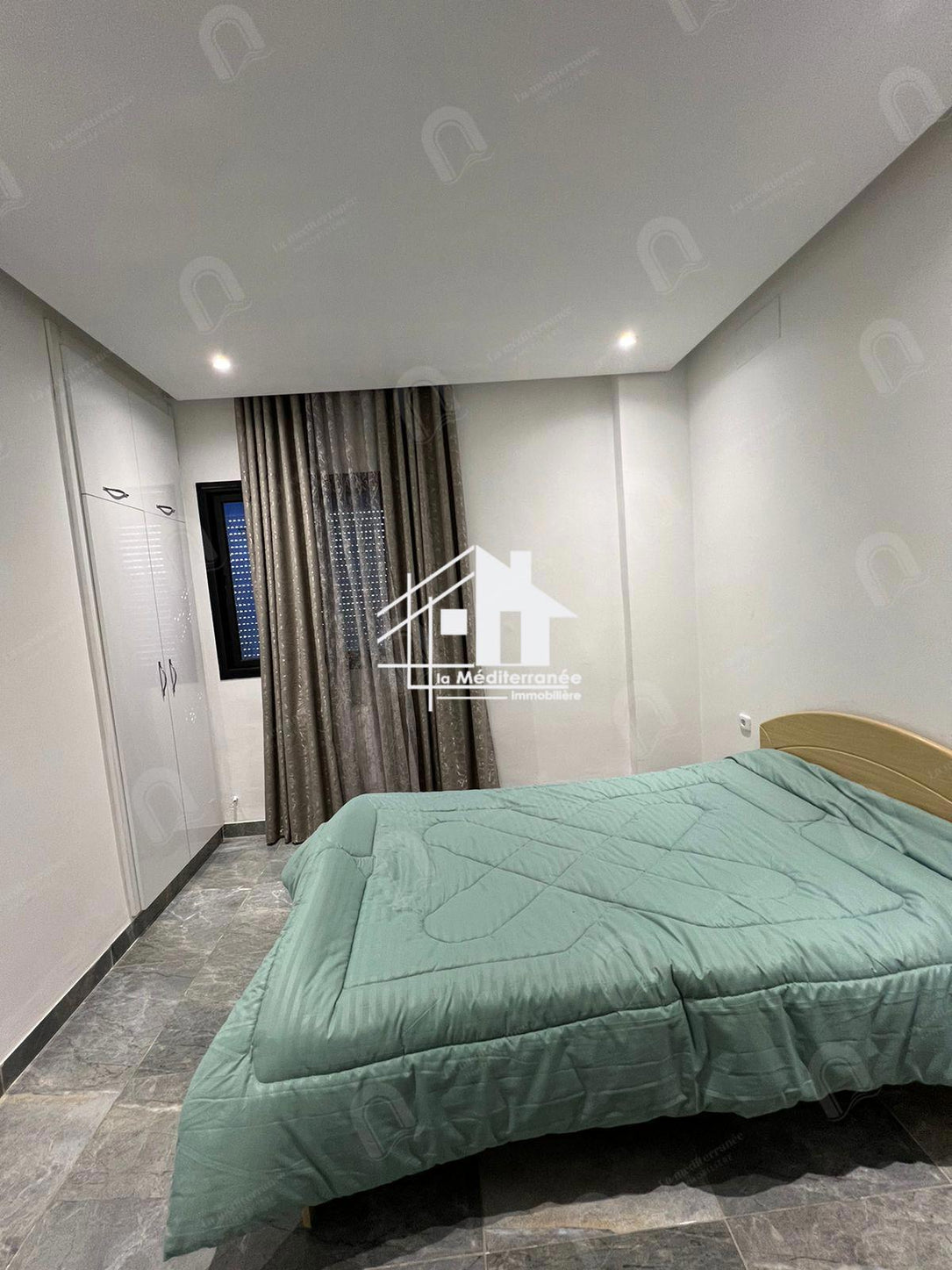 A vendre appartement S+3 hst au bardo