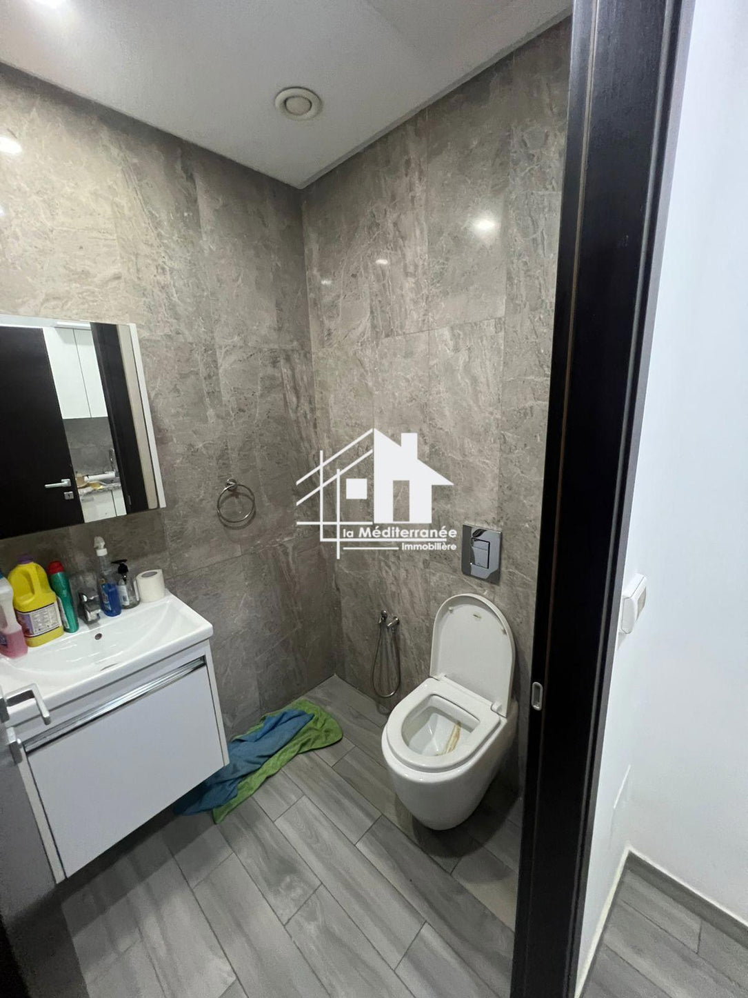 A vendre un bureau H+1 à Borj Louzir