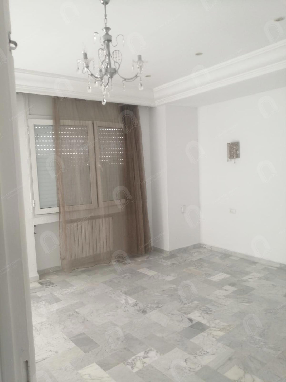 villa s+6 vide aux berges du lac 2