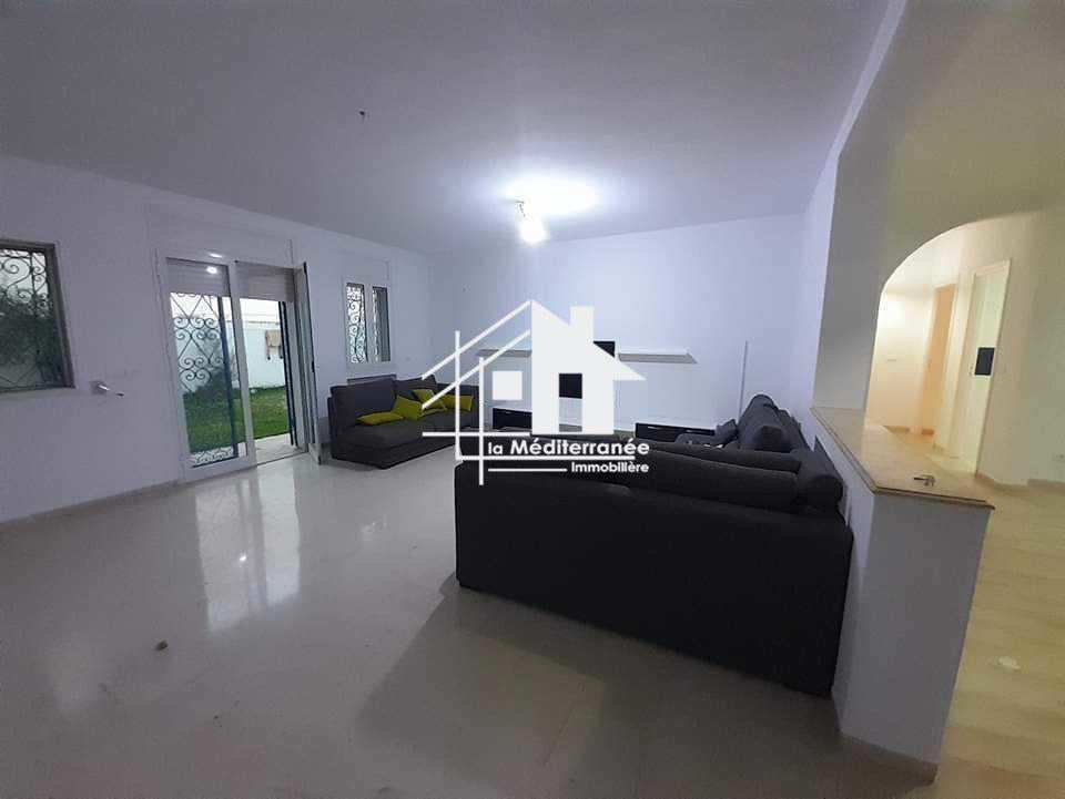 Une villa S+3 à Gammarth