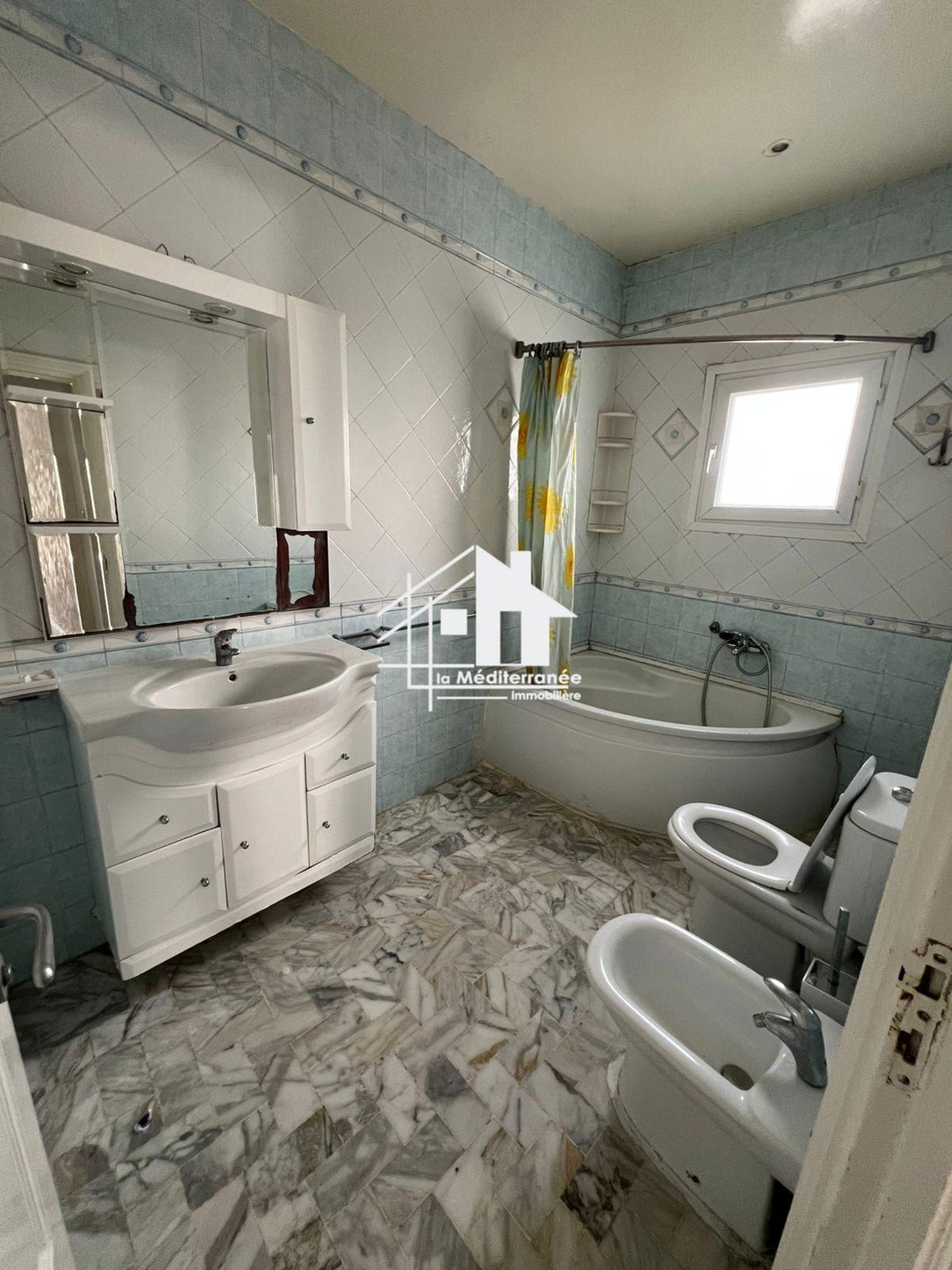 Location étage de villa s3 hst au Bardo