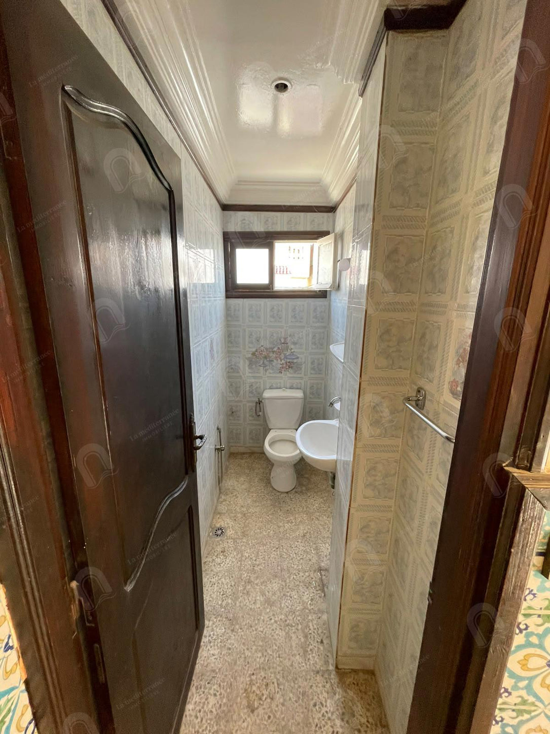 A louer un étage de villa S+3 indépendant situé au 1er étage