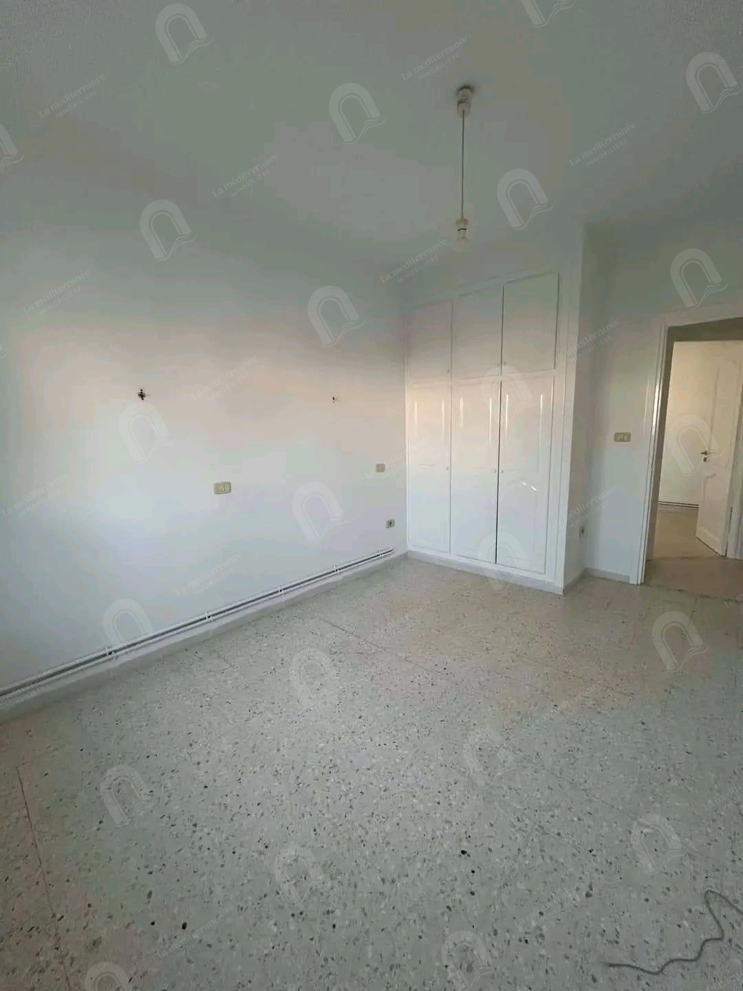A louer un étage de villa S+2 a cité fattouma