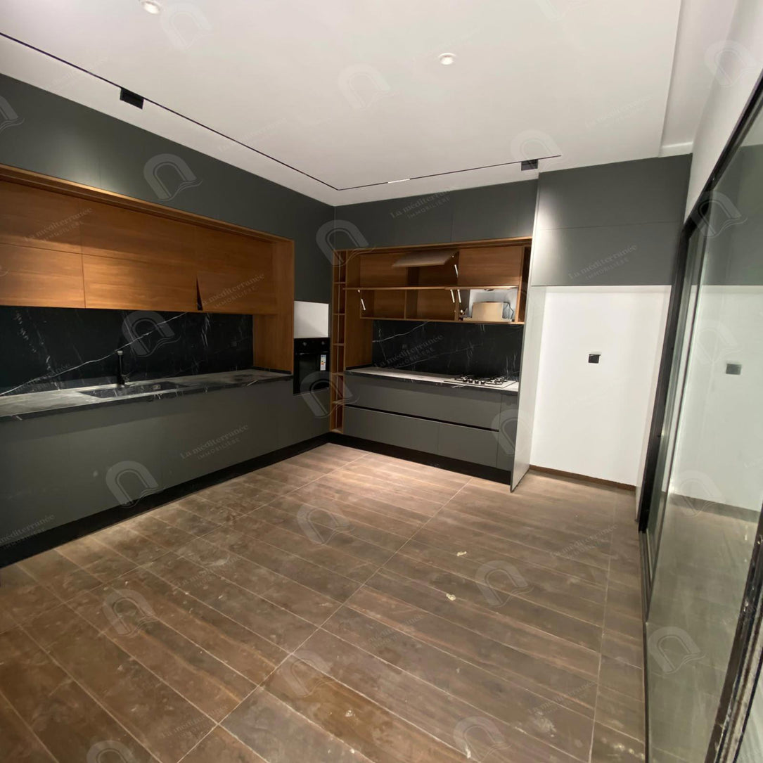 A vendre une villa neuve avec piscine à chotrana 3