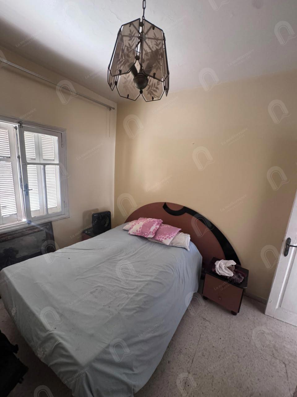 A vendre une villa d'angle sur deux niveau