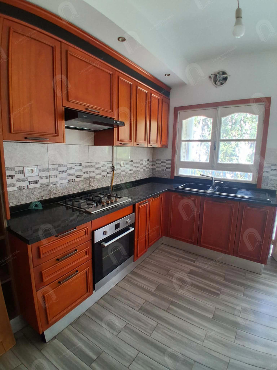 Appartement s+3 à Ezzahra