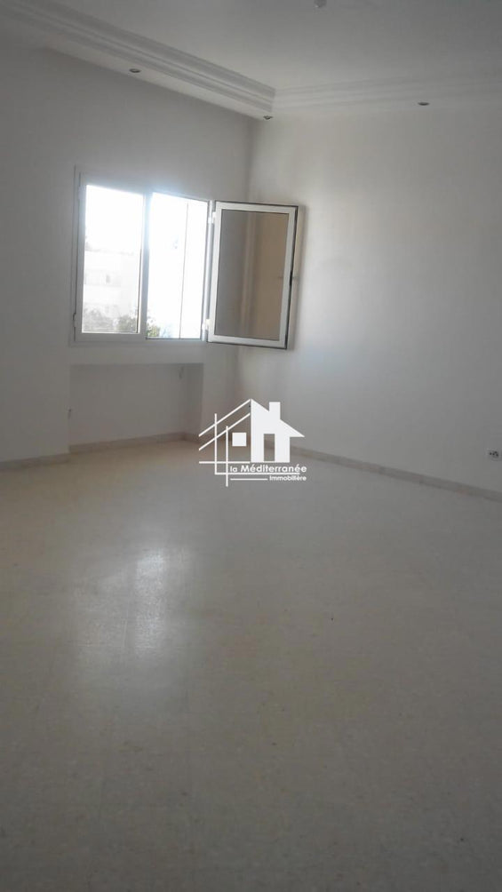 A louer étage de villa s+3 20 mars le bardo