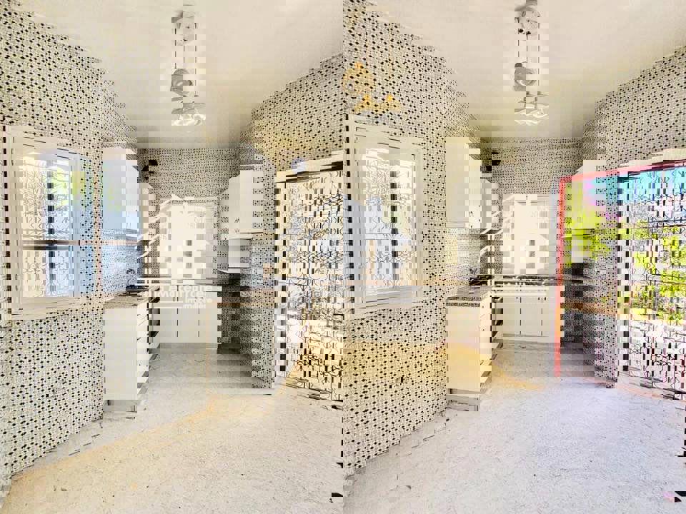 A louer villa S+5 à El Mana 1