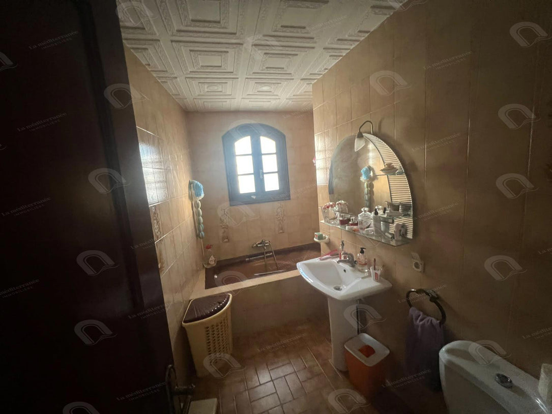 Villa a louer avec piscine à la soukra