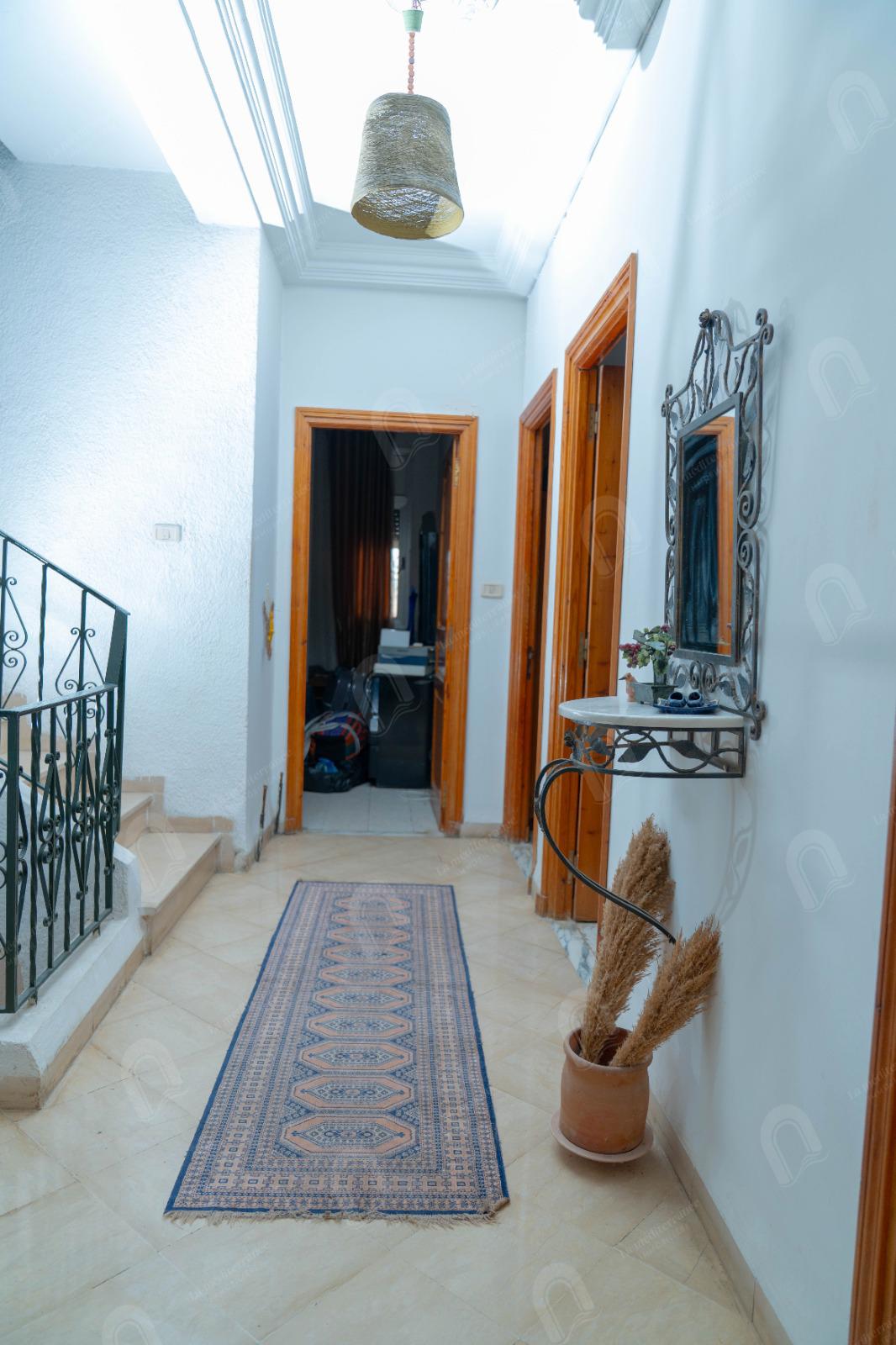 A vendre une villa de style triplex à denden