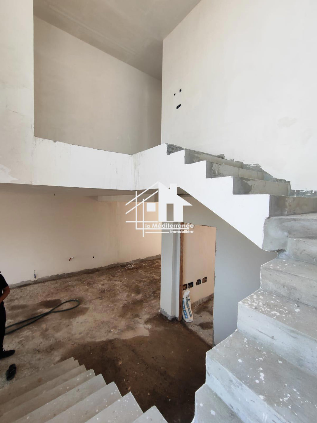 A vendre Villa Jumelée inachevé a la Soukra