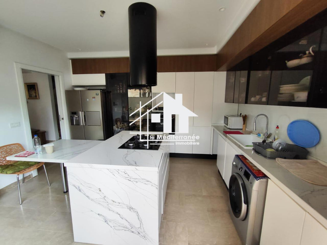 A vendre un triplex avec quatre suites à la soukra