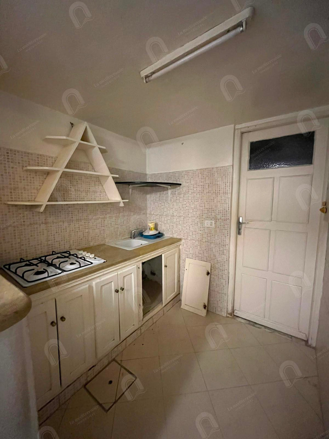 A louer un étage de villa S+1 a bayrem ettounsi