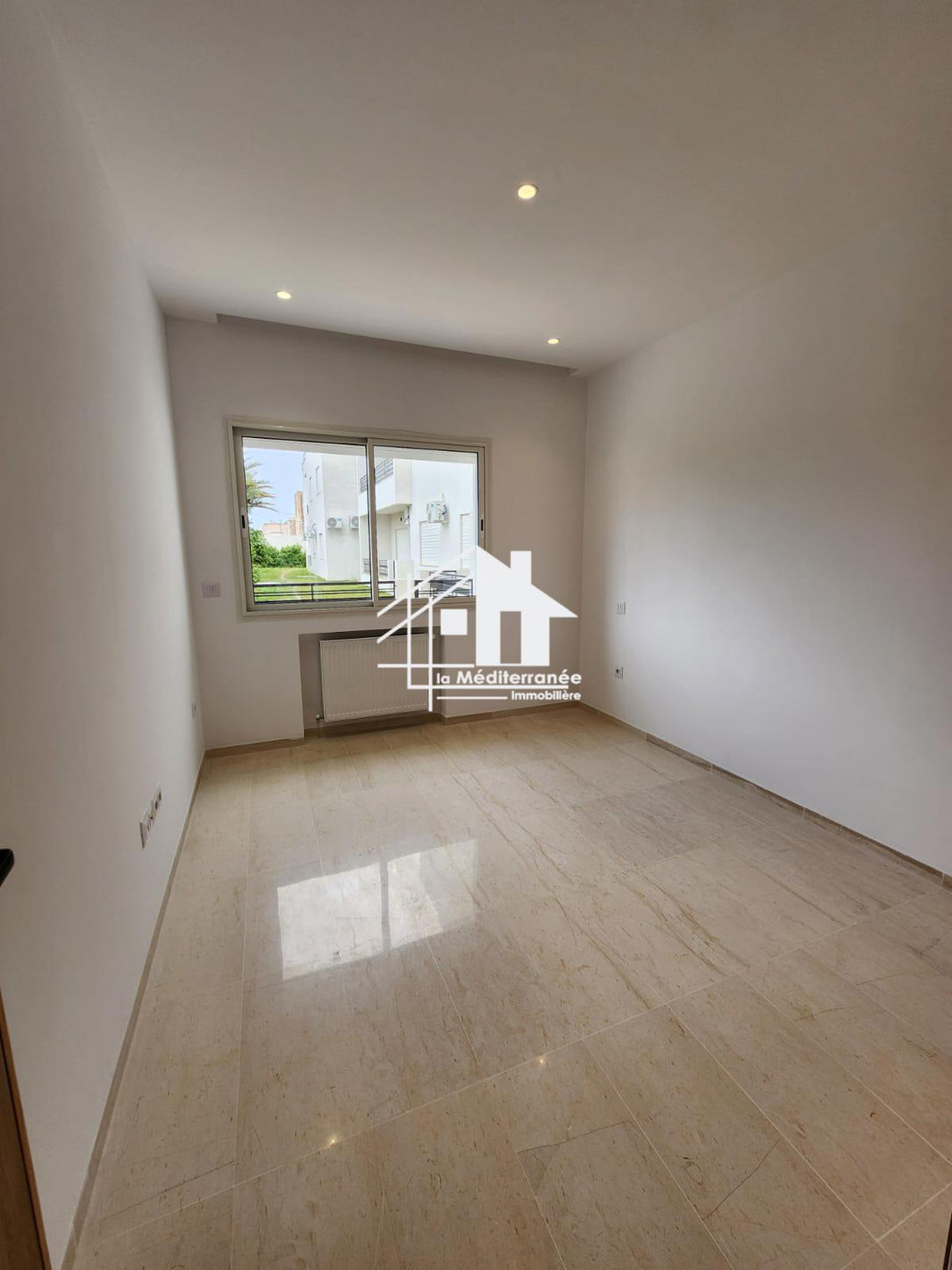 A louer S2 avec jardin à la soukra