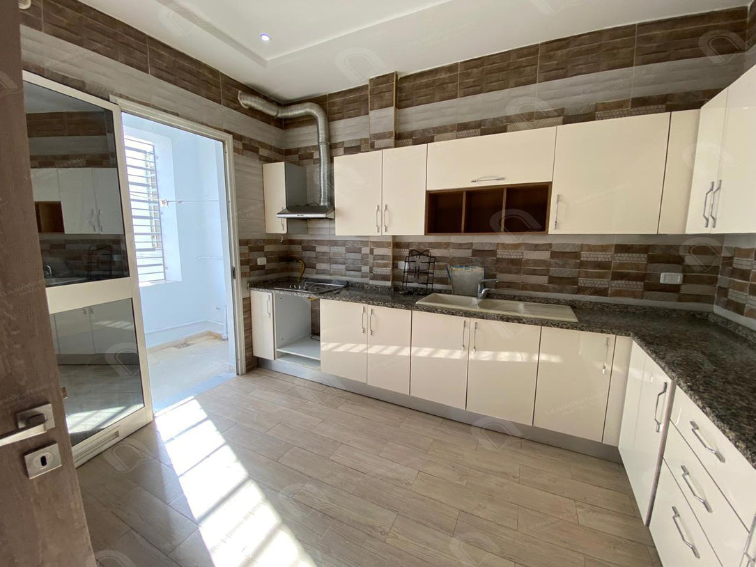 A louer appartement s2 hst à Khaznadar