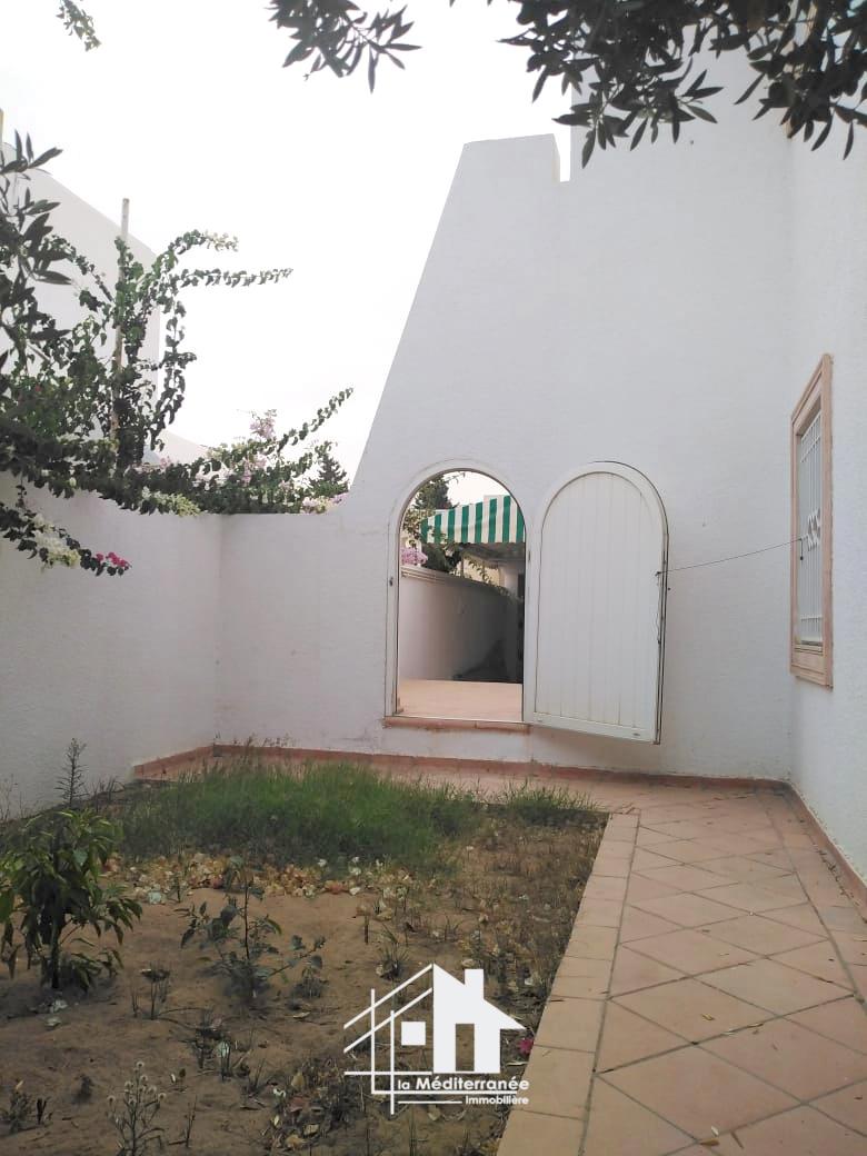 Villa S+6 avec piscine à Hammamet Sud