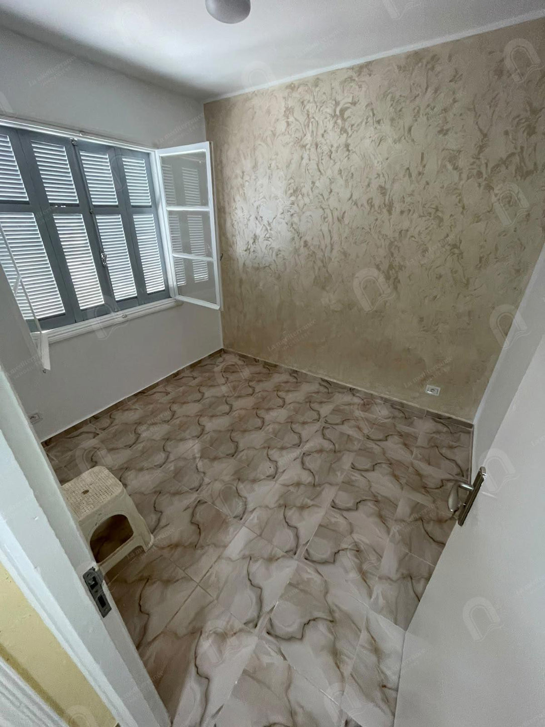 A vendre un appartement S+2 à khaznadar