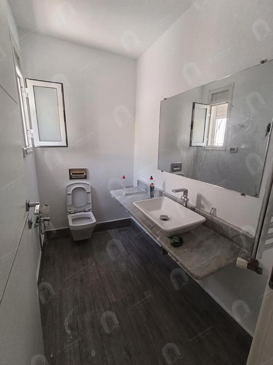 à louer un Triplex s+3 aux jardins d'el menzah 1