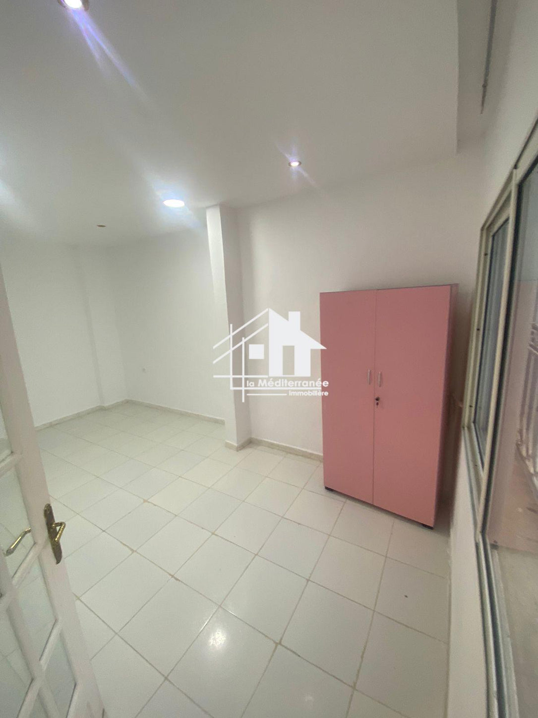 A louer étage de villa S+1 à khaznadar