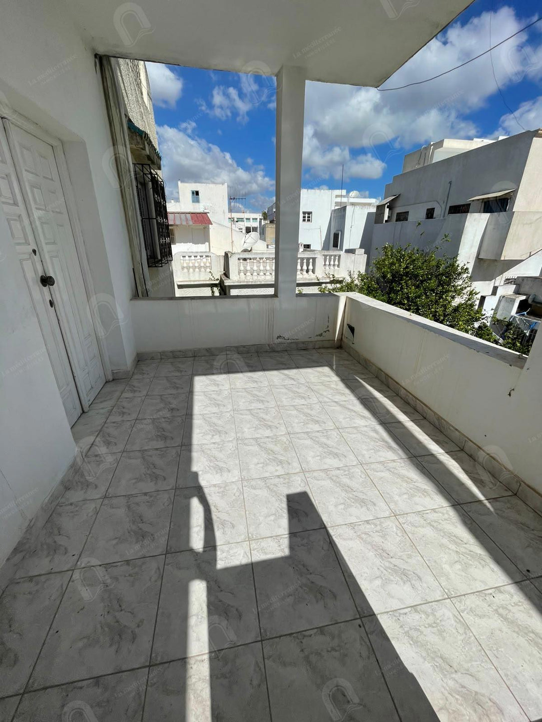 A louer un étage de villa S+3 situé au 1er étage