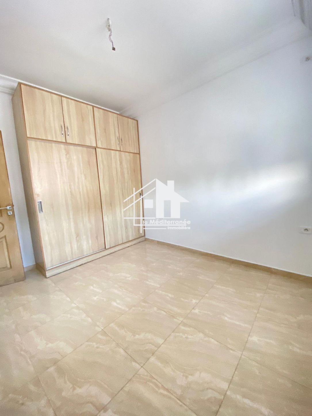 A louer étage de villa s+3 jamais habité à manouba