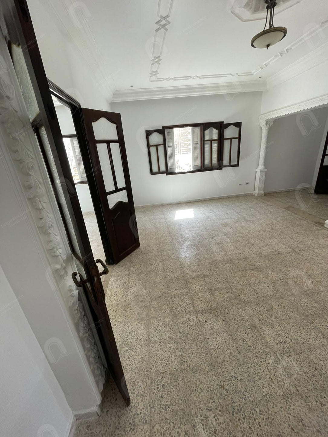 A louer un étage de villa S+3 indépendant situé au 1er étage