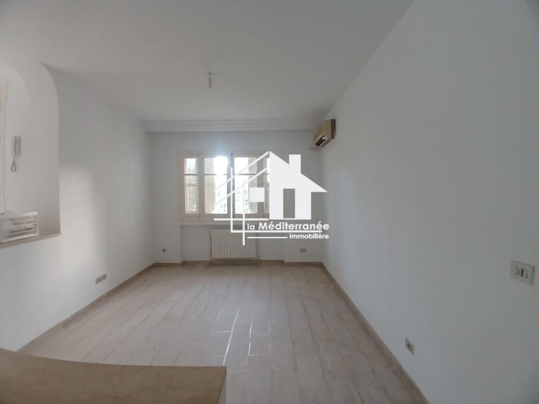 A louer villa s+4 à gammarth