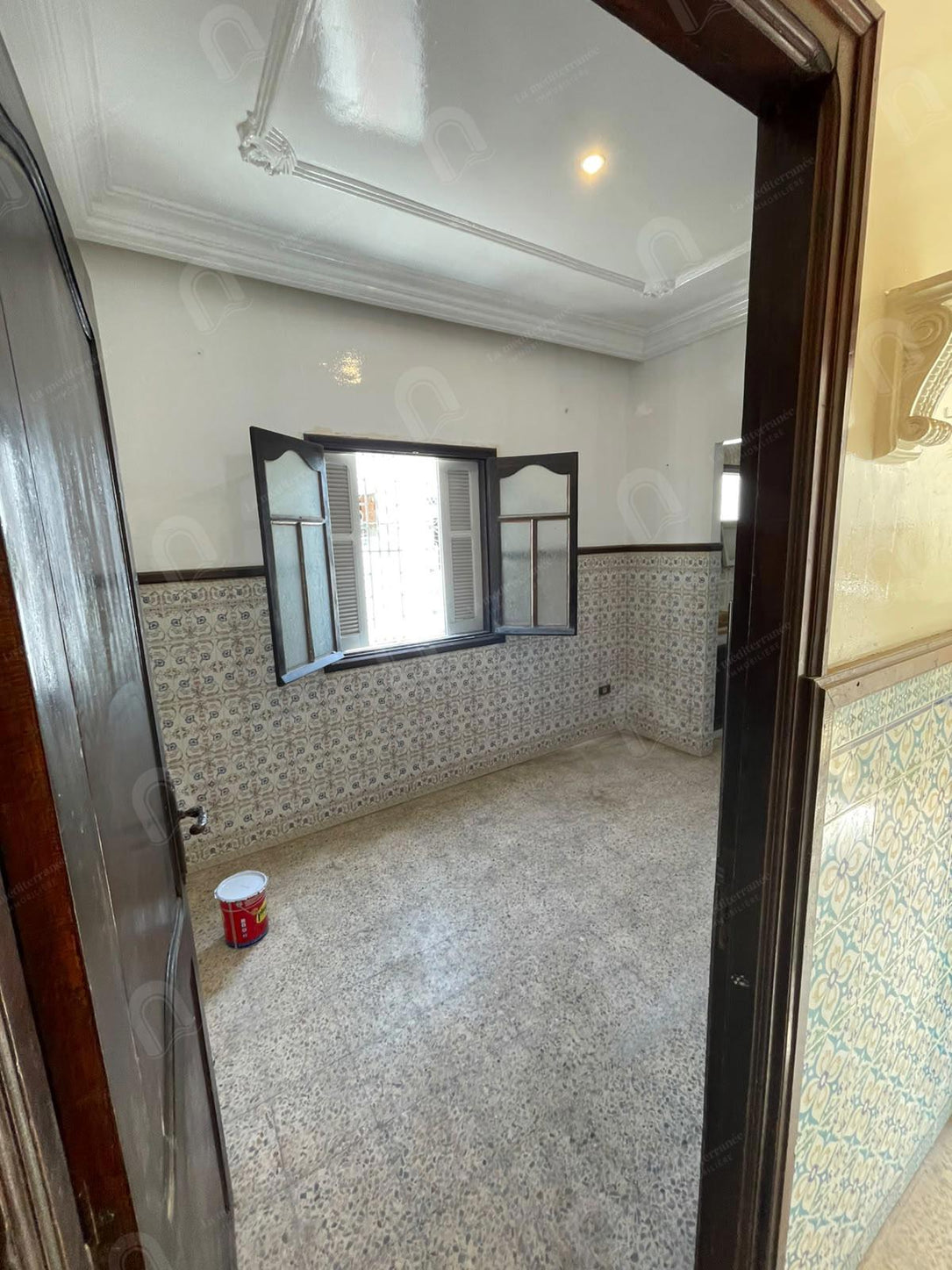 A louer un étage de villa S+3 indépendant situé au 1er étage