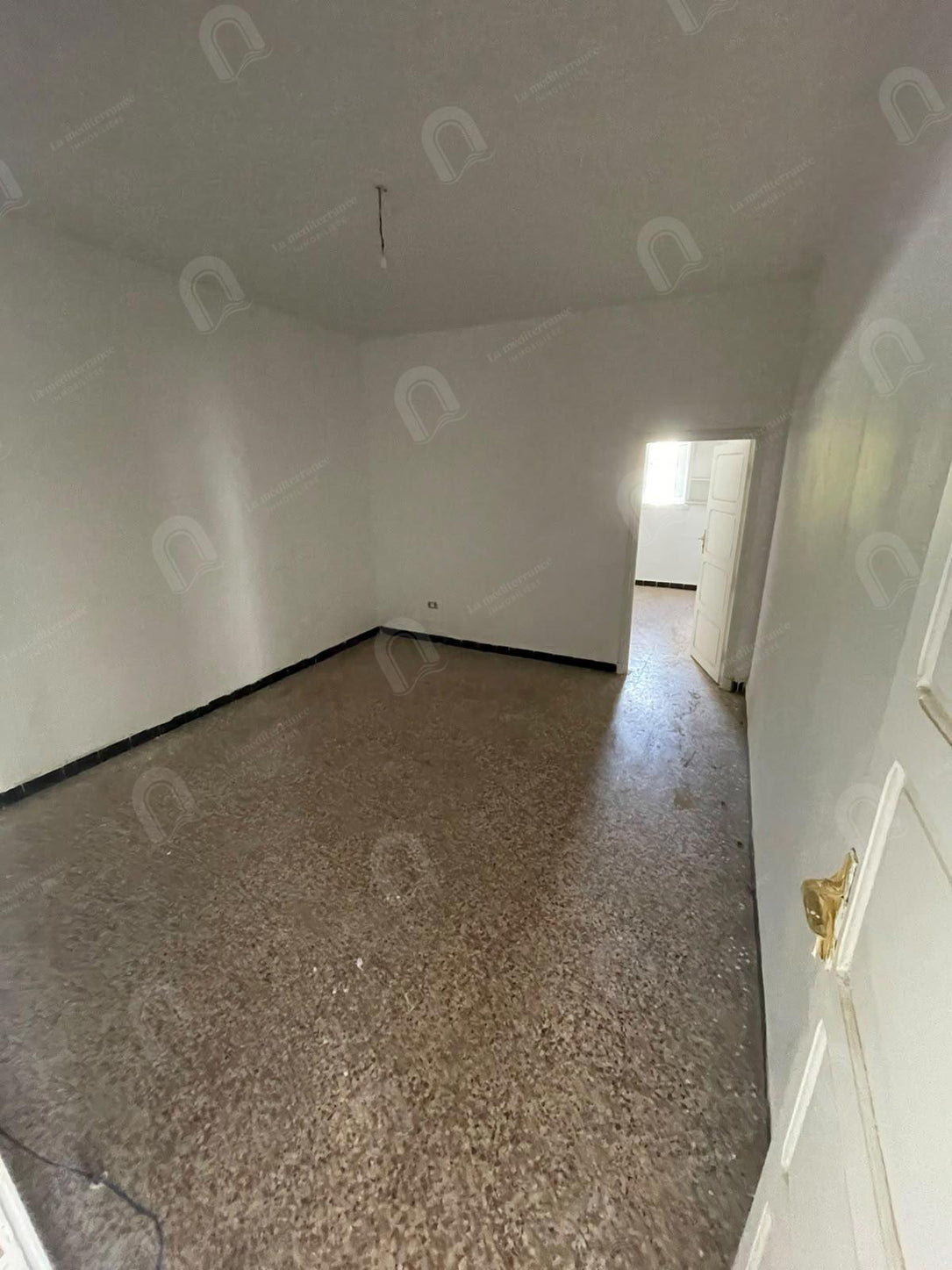 A louer un étage de villa S+3 situé au 1er étage