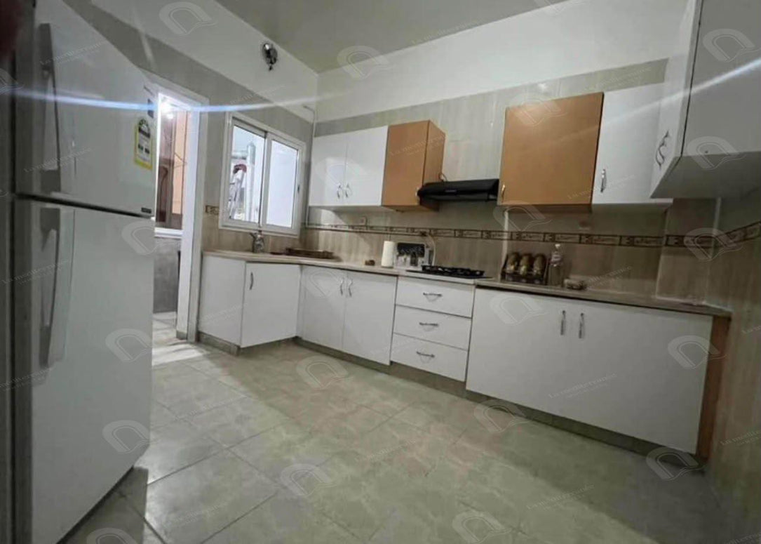 A vendre un appartement S+3 à manouba  Cité Les Orangers