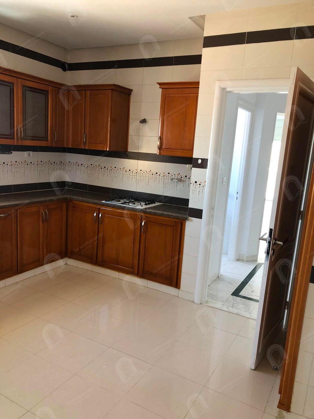 à louer un appartement s+4 aux jardins d'el menzah 1