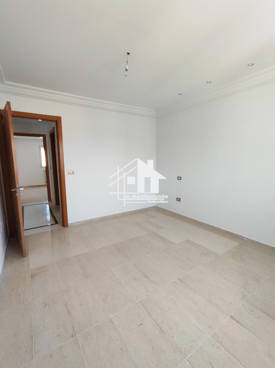 A vendre S+2 jamais habitée a la cité Wahat