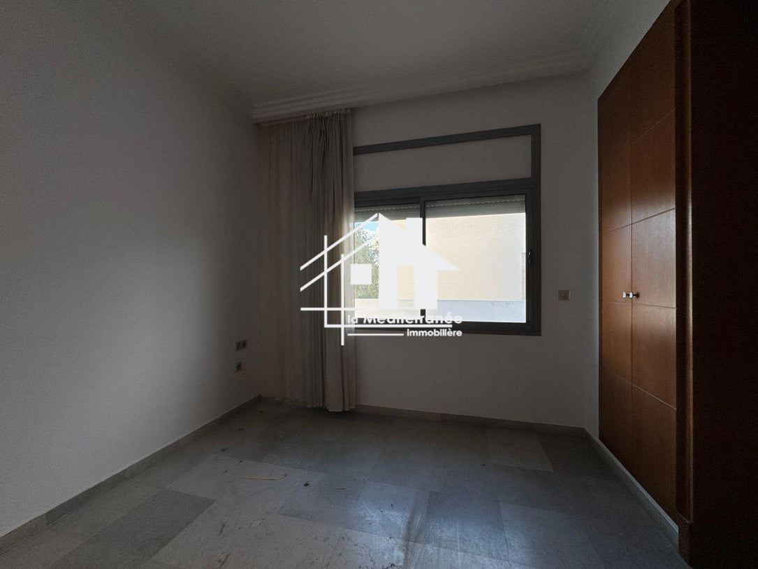 Une magnifique villa S+5 avec piscine au Lac 2