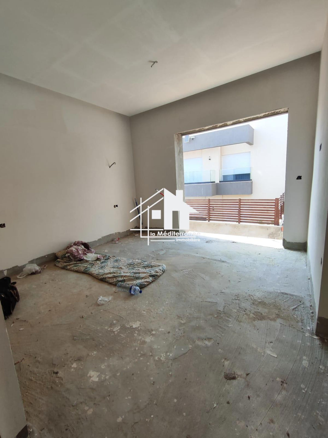 A vendre Villa Jumelée inachevé a la Soukra