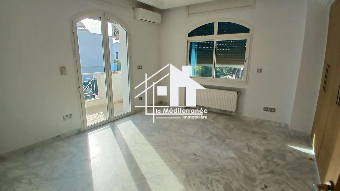 A vendre une villa S+6 gammarth