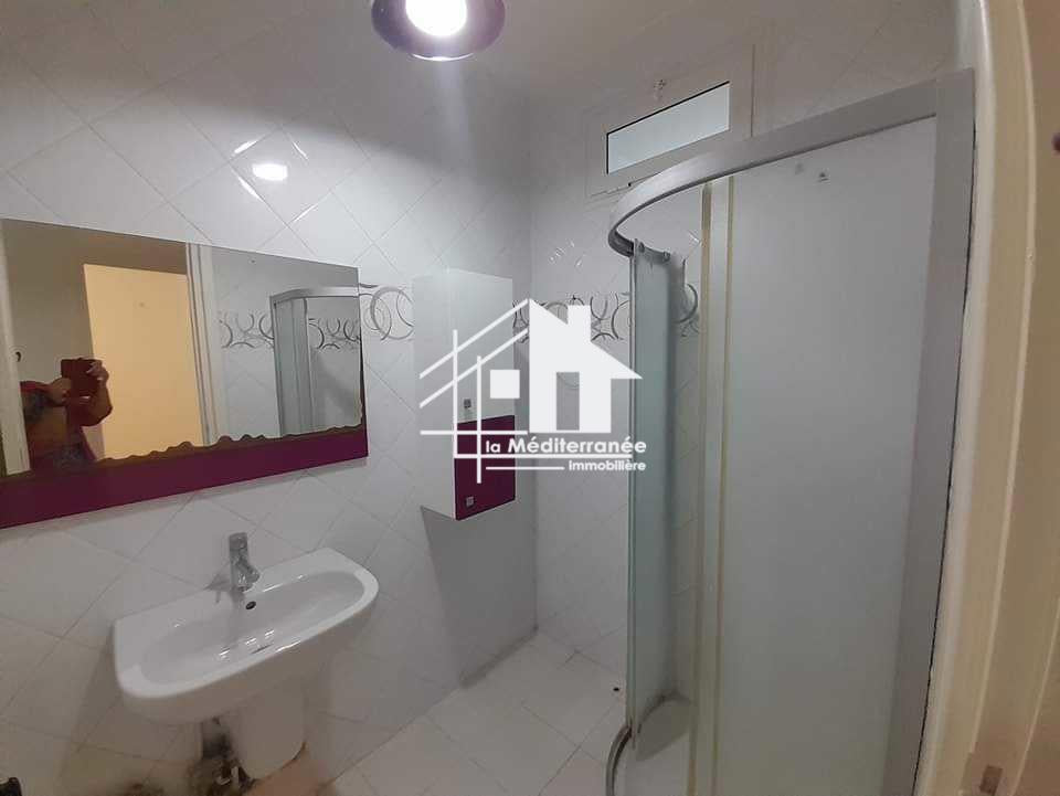 Une villa S+3 à Gammarth