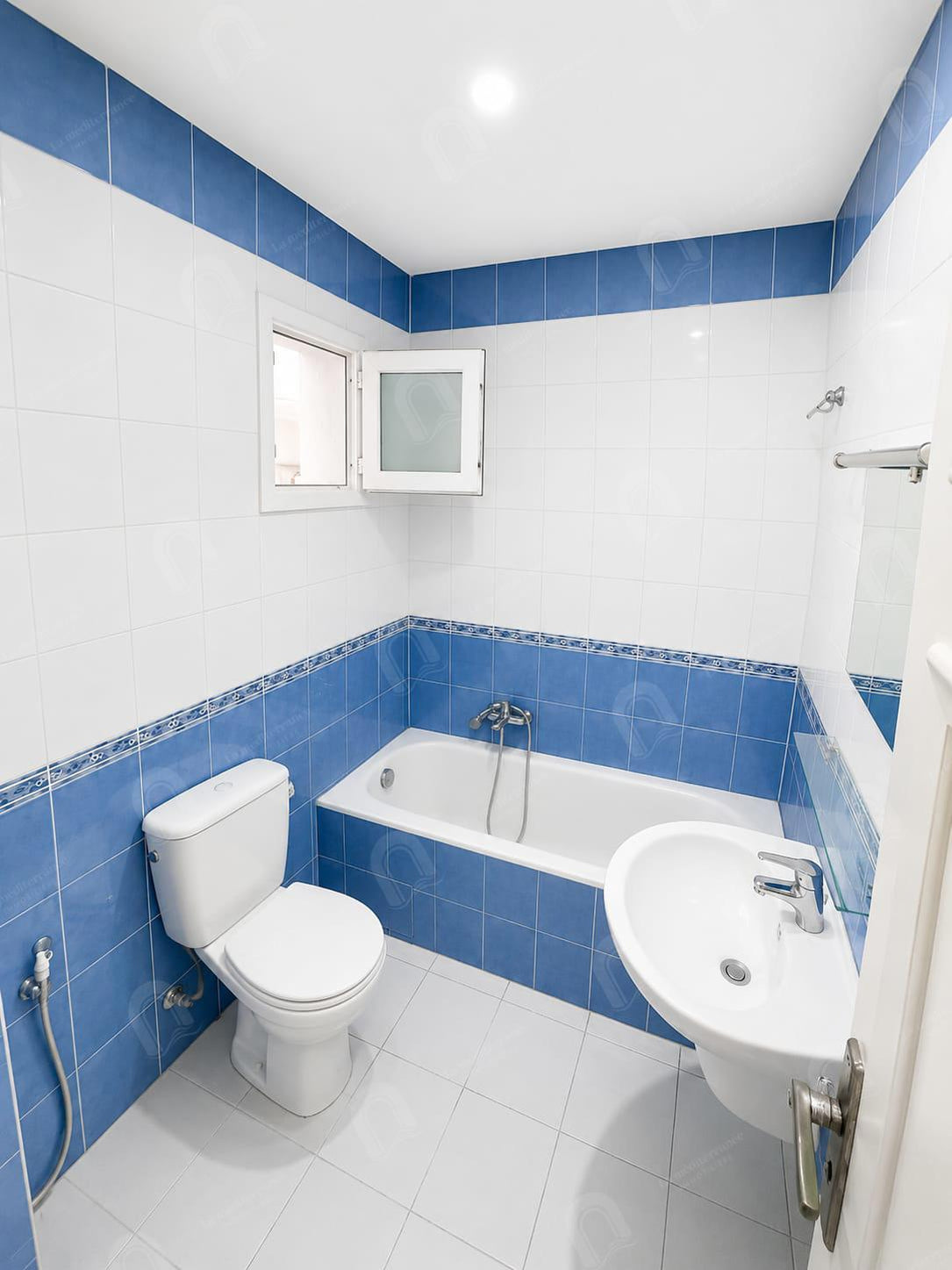 A vendre appartement S+2 situé au Rdc  au bardo 2 ras tabia