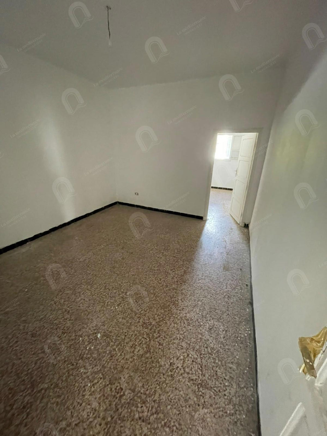 A louer un étage de villa S+3 situé au 1er étage