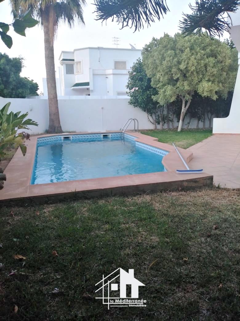 Villa S+6 avec piscine à Hammamet Sud