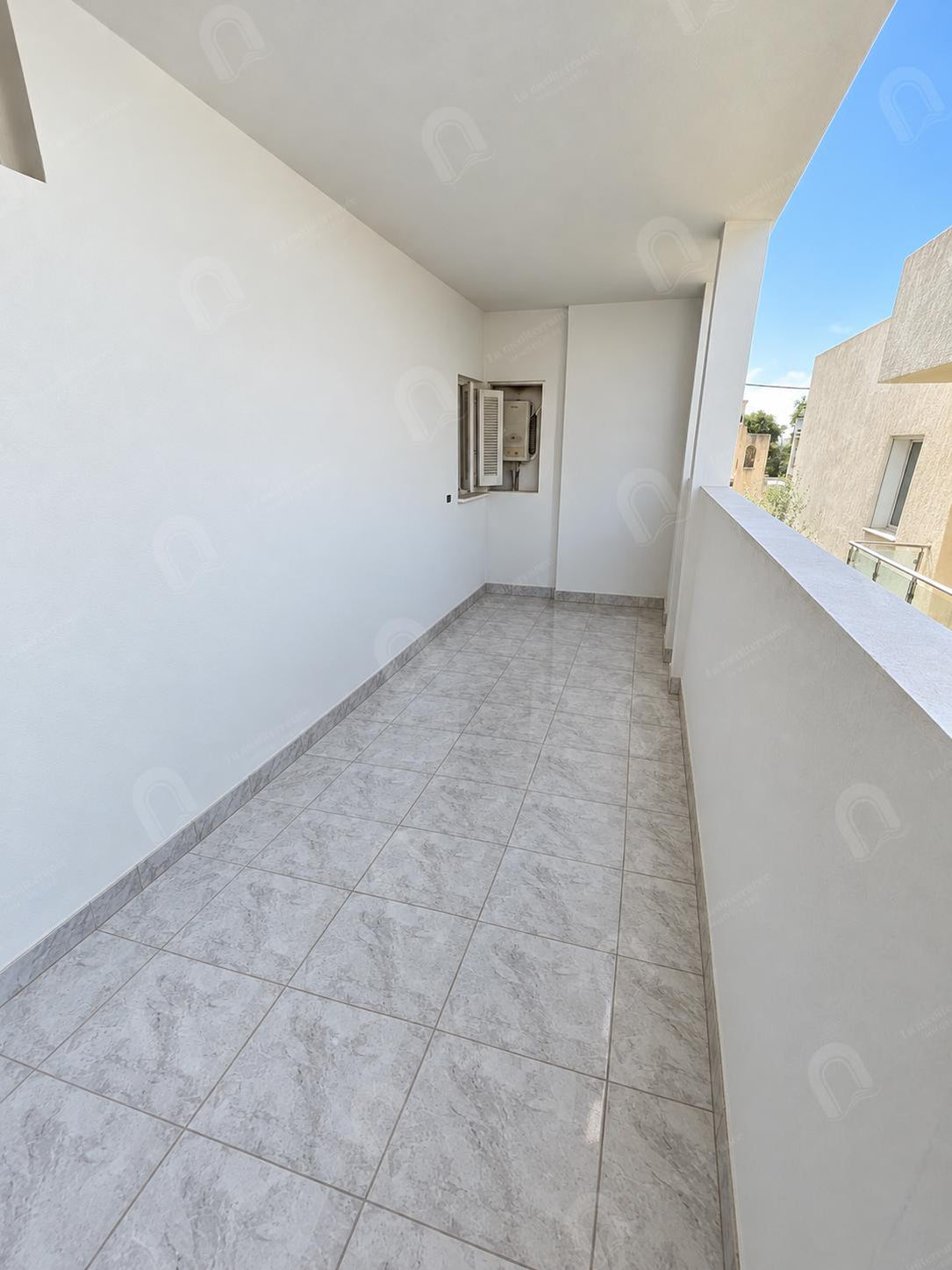 A louer un étage de villa S+3 situé au 1er étage