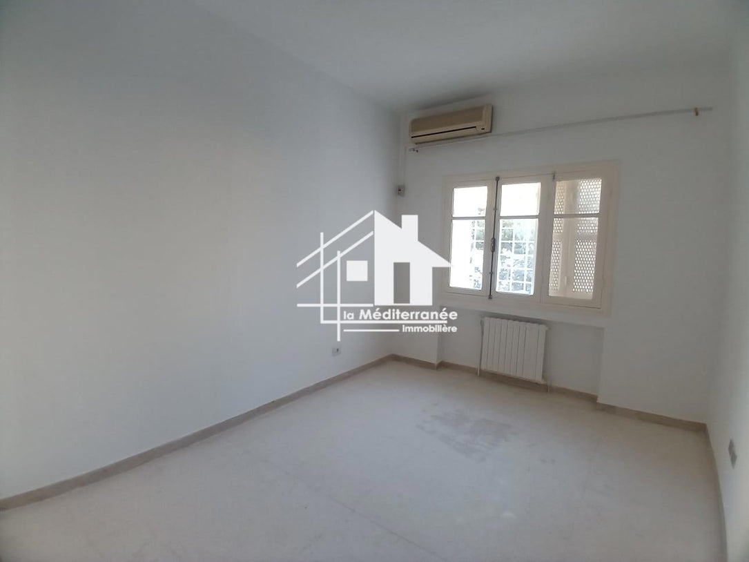 A louer villa s+4 à gammarth