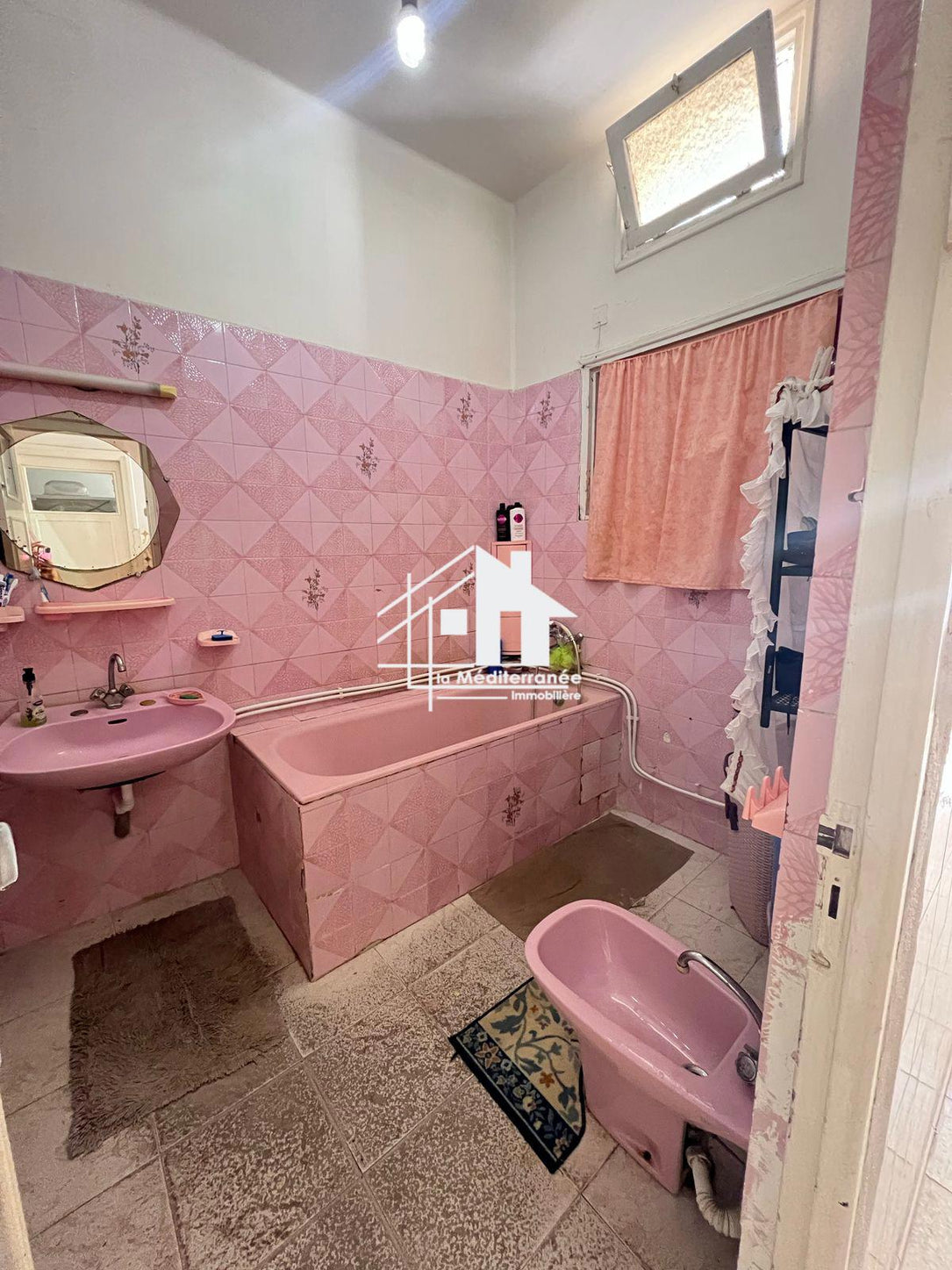 À vendre villa avec deux appartements,studio et jardin à saint clément bardo