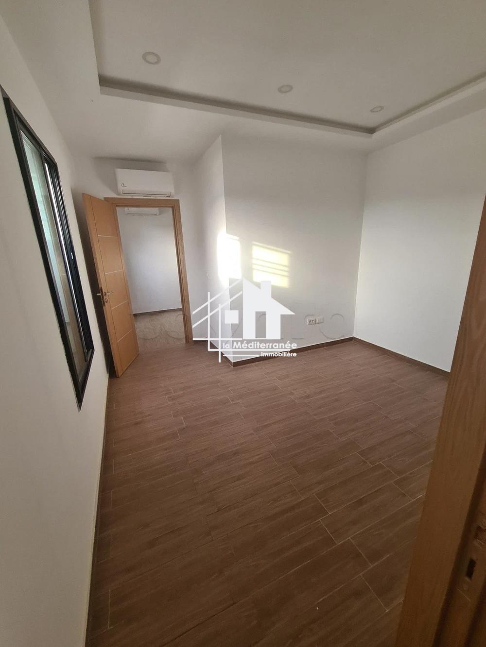 A vendre un bureau H+1 à Ezzahra